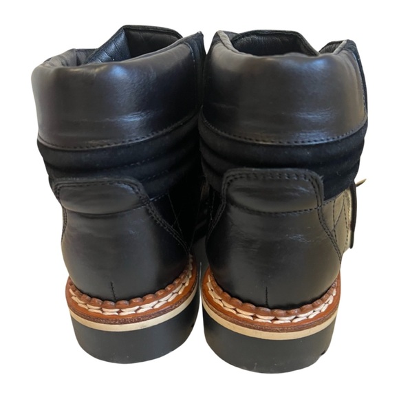 Chanel combat black leather quilted lace up boots - Picture 4 of 11